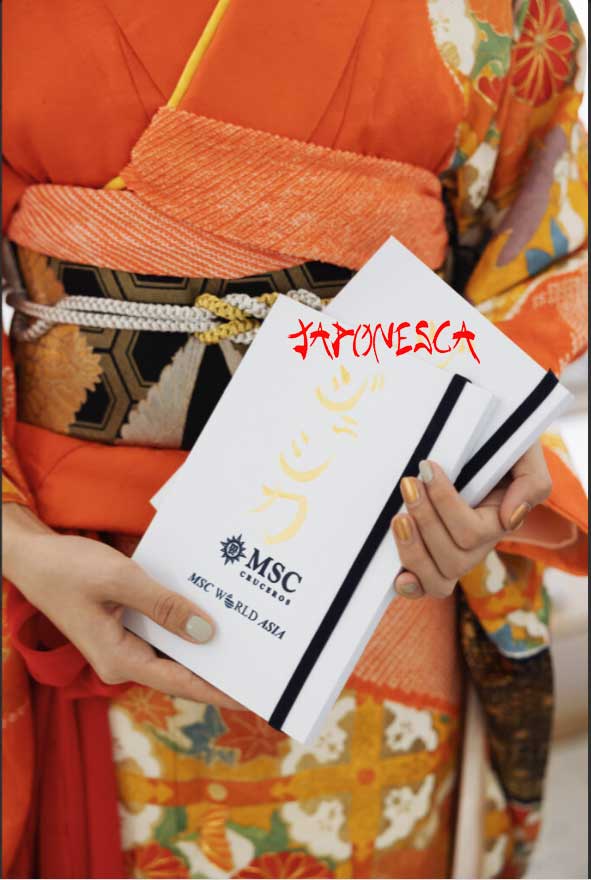 Nombre en japonés personalizando cuaderno para msc