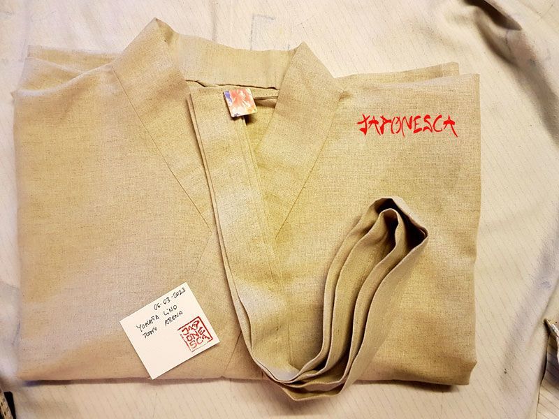 kimono de lino tono crudo
